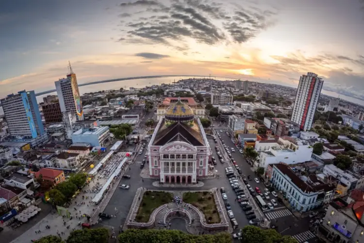 Veja se você encontra passagens baratas para Manaus